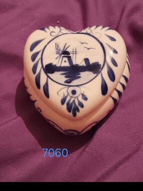 Royal Delft Heart-Shaped Ceramic Trinket Box - Home Art